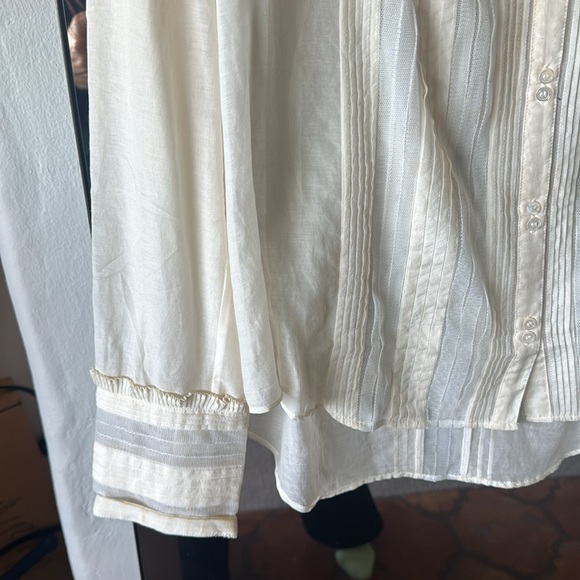 Elizabeth & James Top size Large - Picture 5 of 10